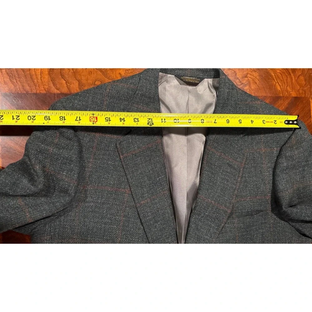 Vintage Red and grayish plaid men's blazer jacket - no size tag fits‎ like large